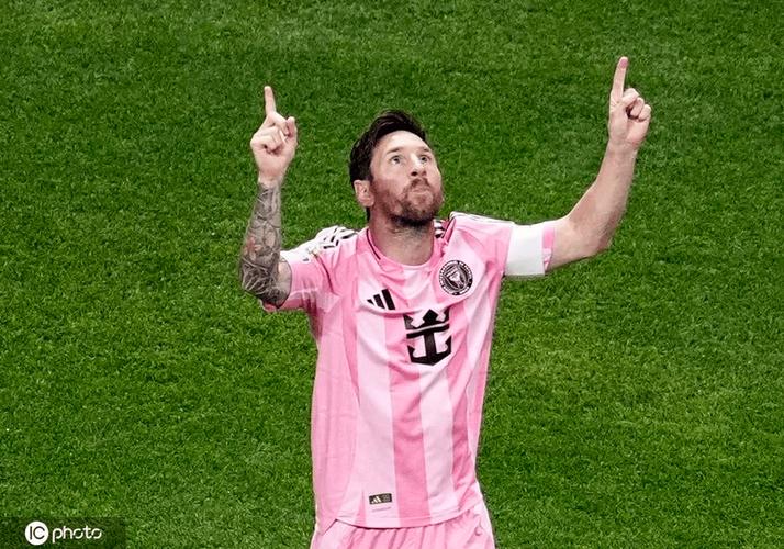 新星闪耀！帕斯国家队首秀便助攻梅西，首球为直接任意球破门