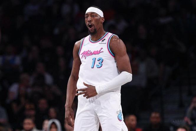 低迷！阿德巴约半场9投仅2中拿到7分9板 正负值-31最低