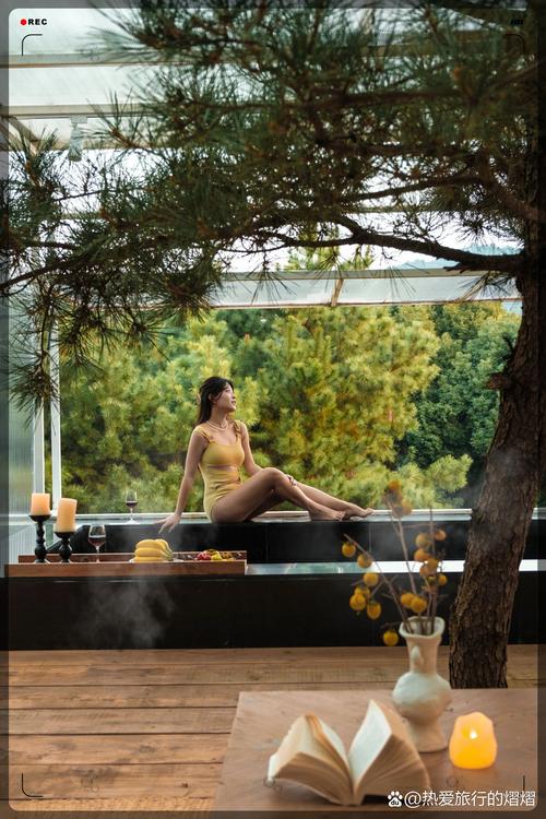 身材火辣！帕尔默女友晒照在罗马尼亚度假