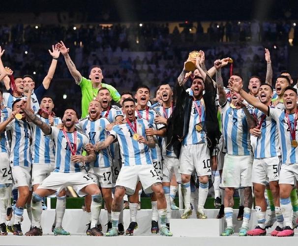 萨巴莱塔：相信阿根廷能卫冕世界杯，想看梅西回巴萨完成最后一舞