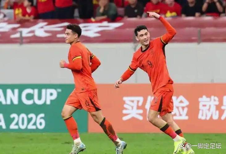 143万欧本土标王！20岁杨希“上位” 接班18强赛右后卫主力杨泽翔