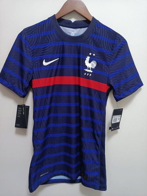 队报：法国队新球衣售价160欧，球迷认为购买球衣很奢侈