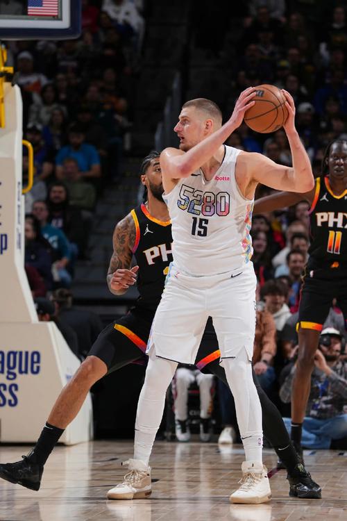 约基奇砍生涯第56次30+三双 超越东契奇独居NBA历史第二！