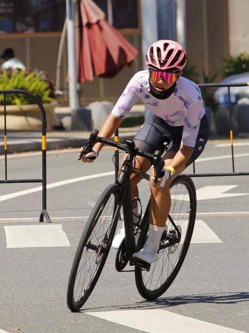 开始健身！阿扎尔完成225公里自行车骑行赛，奖励自己一瓶啤酒