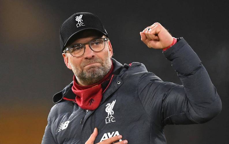 渣叔回归安菲尔德！克洛普走进场地内，引发全场球迷热烈欢呼