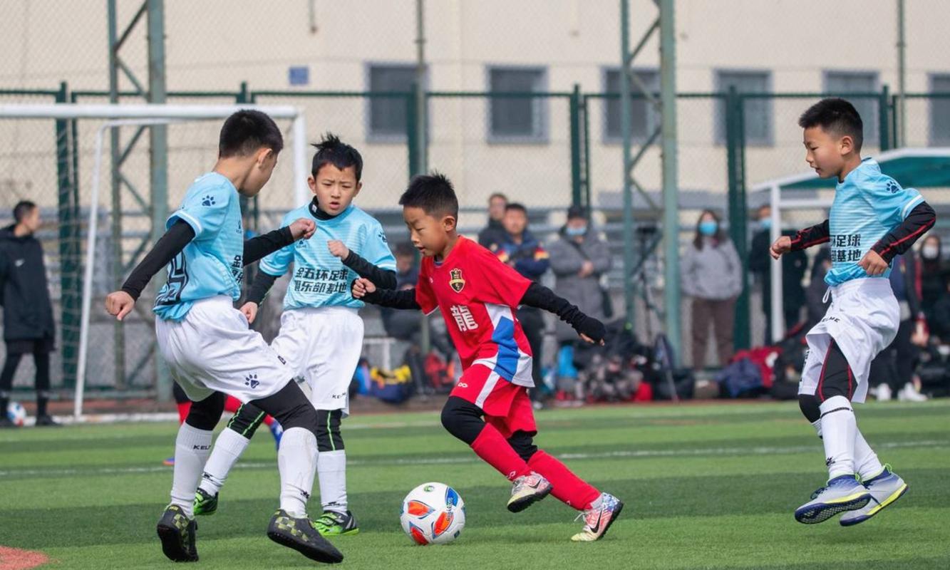 记者：吴启鹏在U19国青队训练中受伤，将提前返回申花接受治疗