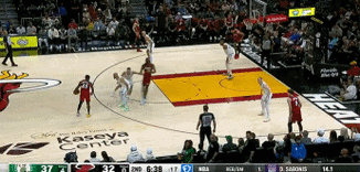 三双到手！卡斯尔13中9拿22分10板10助 正负值+19