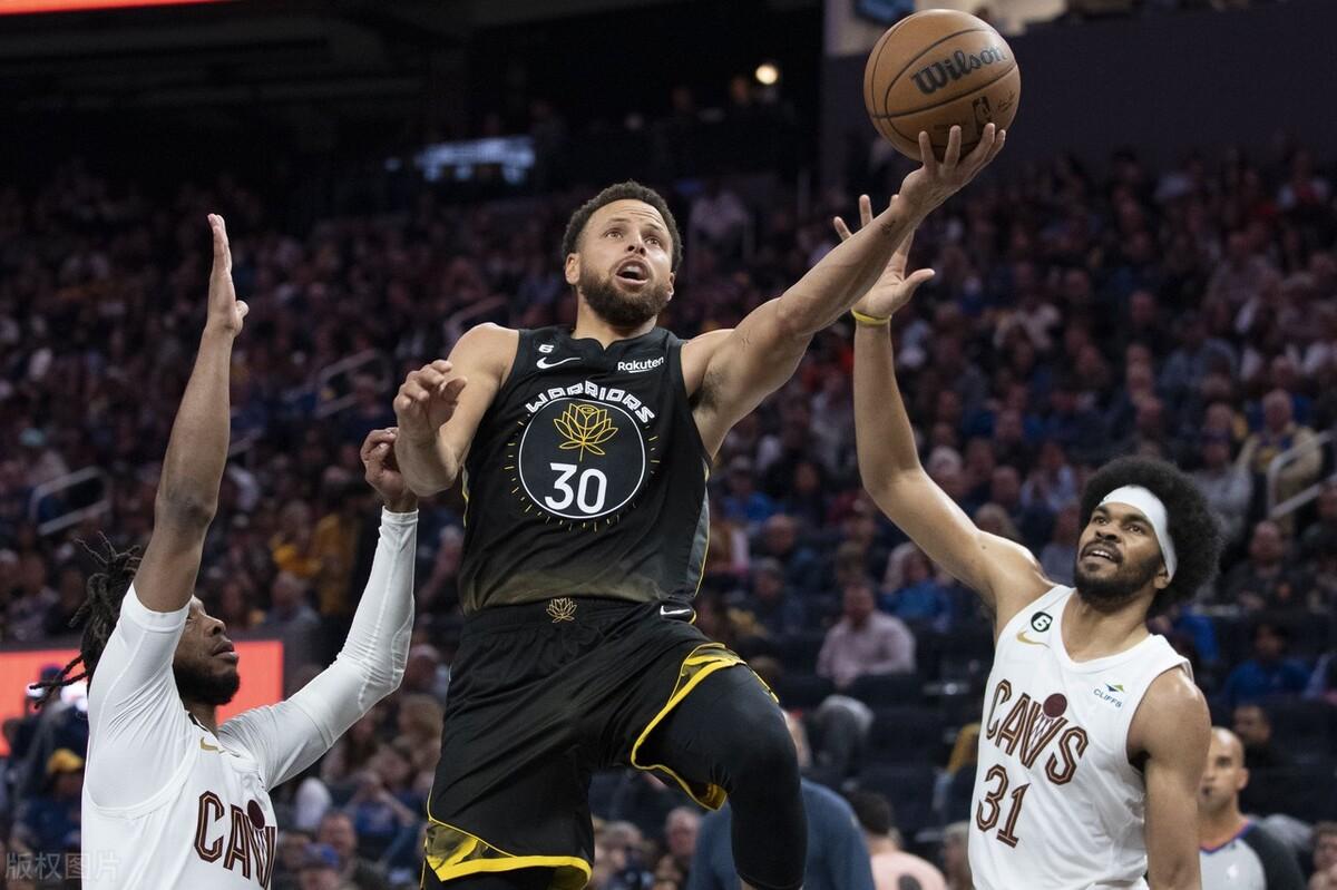 微笑刺客：只要手感火热每回合都拿球 联盟420人单场都能拿100分