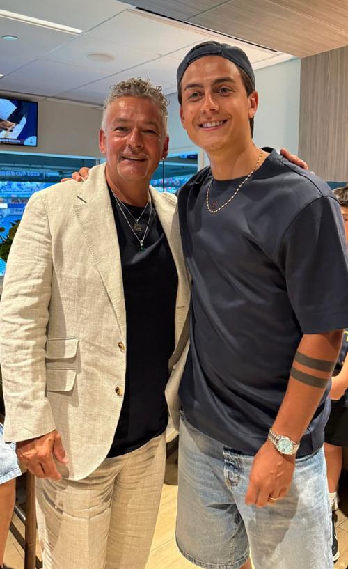 莫雷托：巴萨与巴斯托尼商谈合同细节，球员对加盟抱开放态度