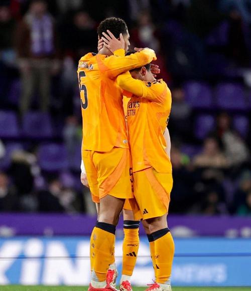 两人同期加盟利物浦！传奇赛第20分钟悼念若塔时，蒂亚戈热泪盈眶