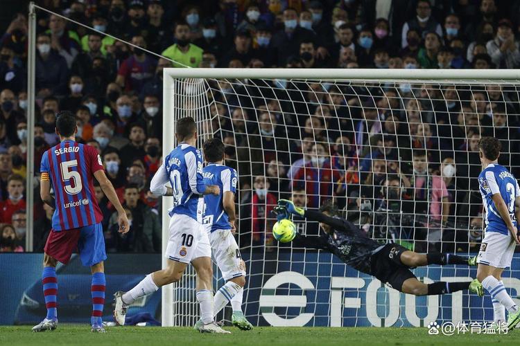 米体：韦斯利在巴西国家队右大腿肌肉受伤，可能缺席国米vs罗马