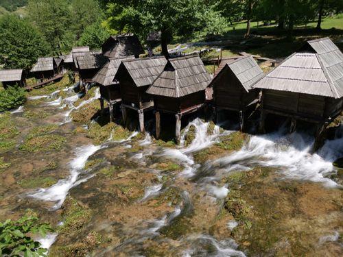 米体：泽尼察下大雪影响场地条件，意大利推迟到下周一前往波黑