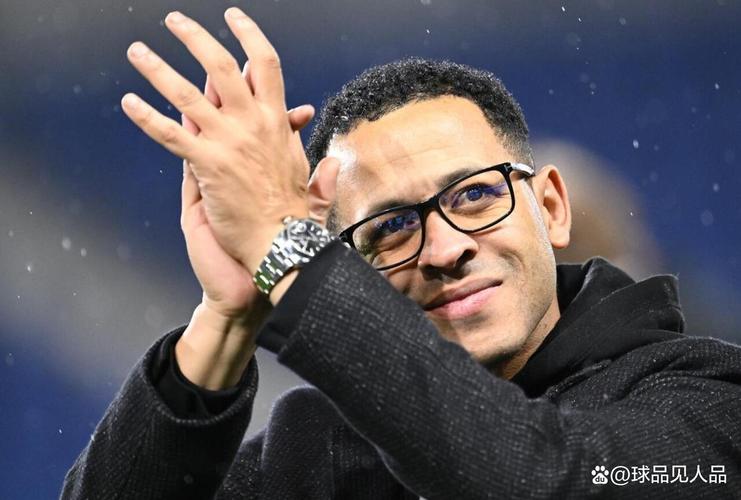 古斯托：不知道为什么那么多人调侃罗塞尼尔 赛季中途换帅不容易