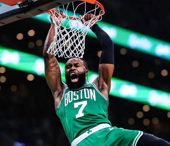 布朗尼赛后自拍庆祝：我们锁定西部第一 闯入G联盟季后赛！