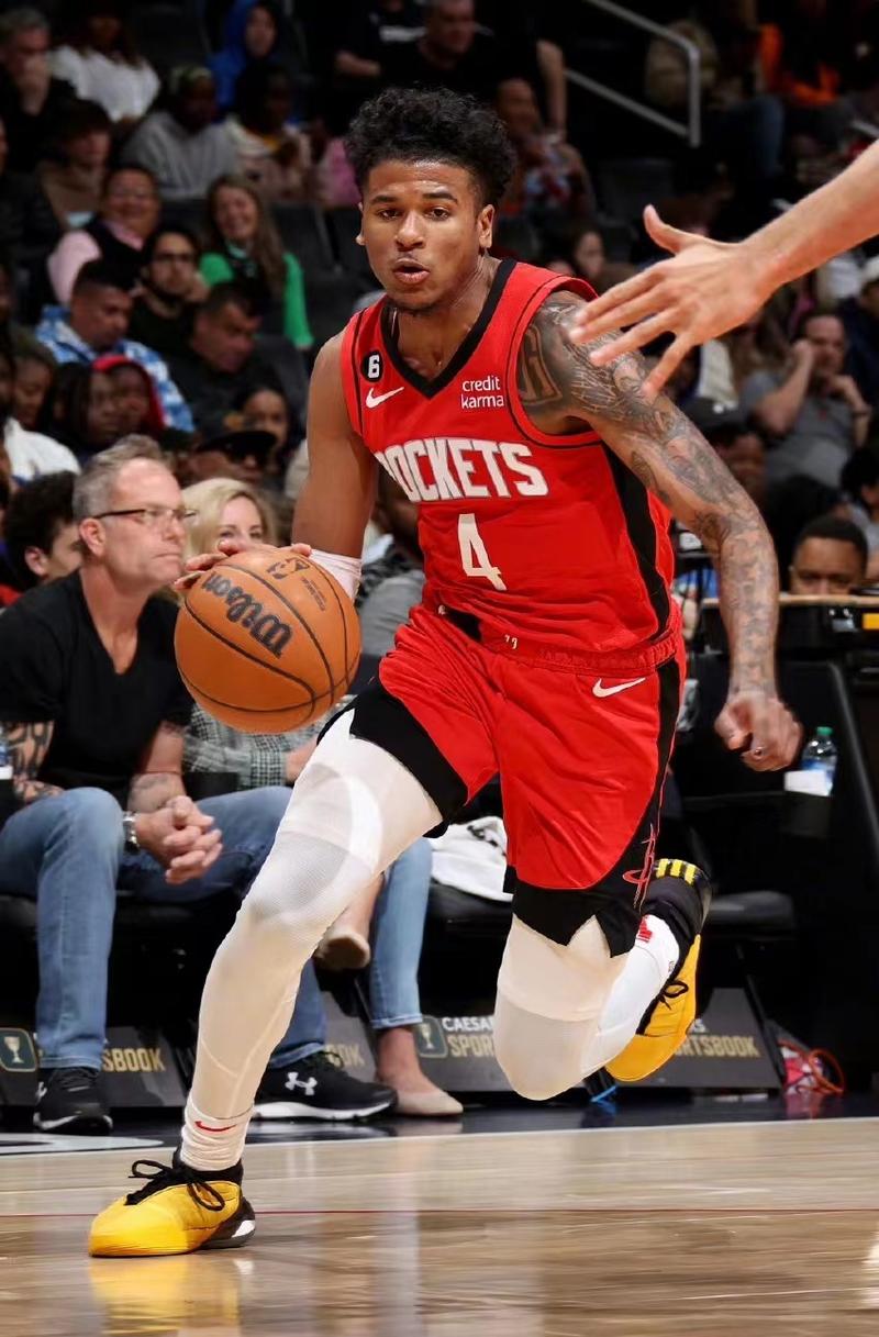 杰伦·格林仅出战22分钟就31分 是队史出场时间最少的一场30+