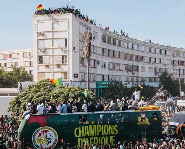 记者：非洲足联不满塞内加尔展示非洲杯奖杯，认为他们缺乏尊重