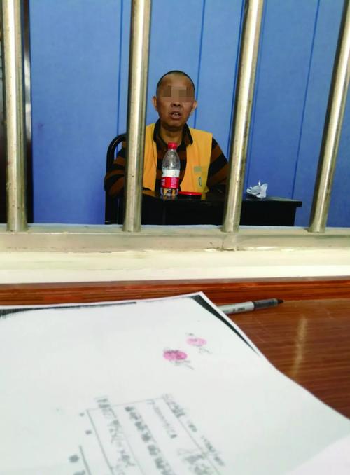 又犯事！图片报：博阿滕无证驾驶奔驰G63被警员拦下 面临巨额罚款