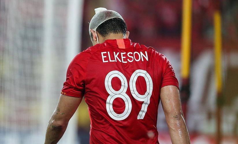 票1335人民币！墨西哥球迷吐槽：前排啥也看不见，跟球场一个平面