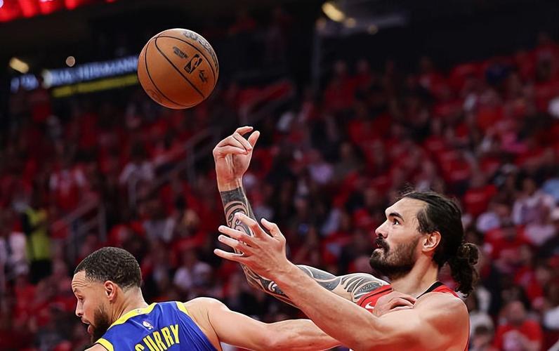 科沃德：球队在防守端很专注 对阵火箭和这场比赛篮板都很关键