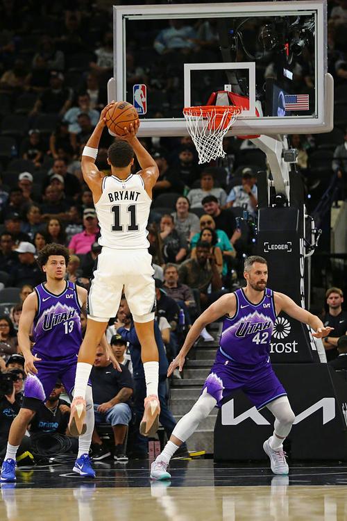 诺维茨基：文班目前进攻不及SGA等人 但未来十年他会是最强球员