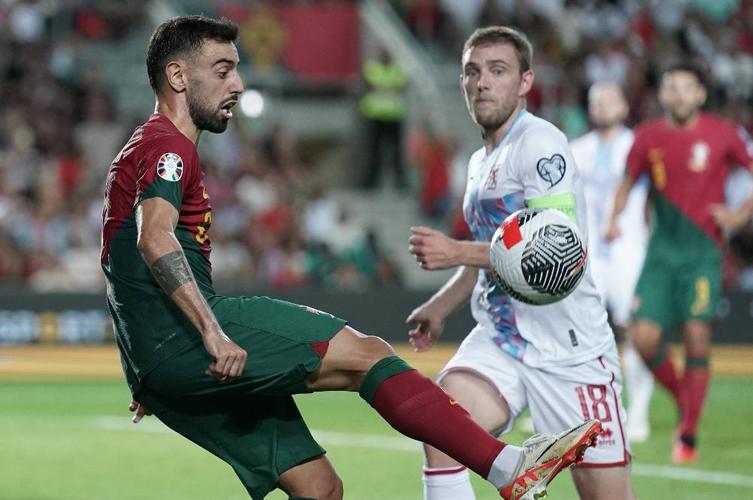 葡萄牙前锋称赞B费：即使他偶尔失误一两次，也从来不会踢得差