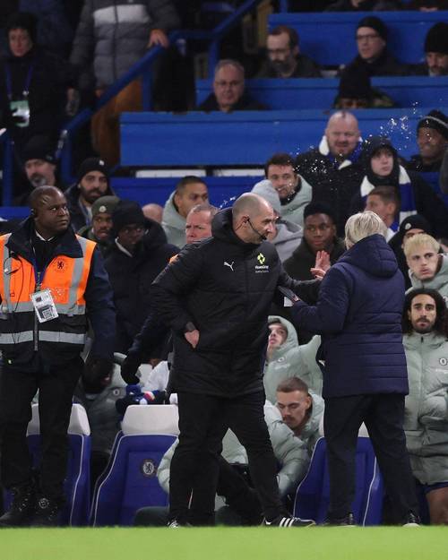 希勒：切尔西已投入巨额资金却仍未解决门将和中卫问题，令人困惑