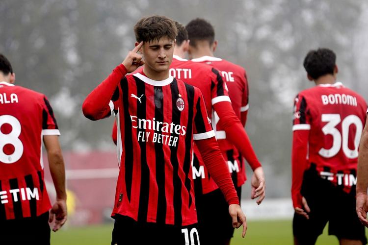 莫雷托：曼联中场引援首选托纳利，球员估价1亿欧左右