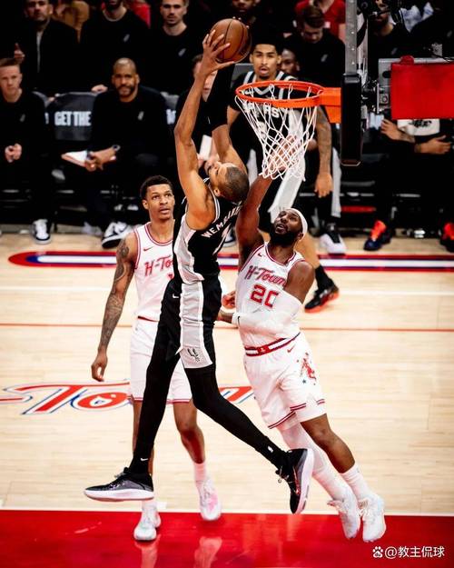 里弗斯：马刺后卫群的实力在全联盟数一数二 再加上文班更强了