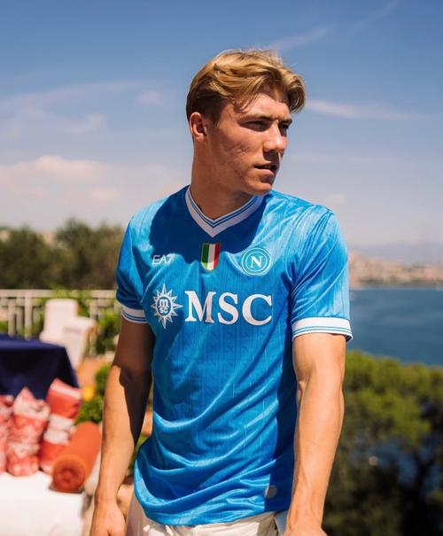 罗马诺：曼联欣赏吉马良斯但没谈判，红魔同时关注纽卡中场托纳利