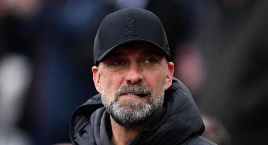 渣叔也有1米9！克洛普与2米01的高佬克劳奇合照，只矮半个头