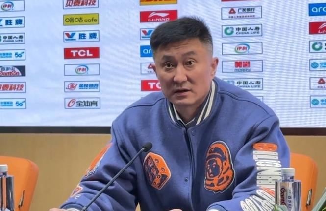 杜锋：大家对比赛始终都是非常专注 比以前好了很多