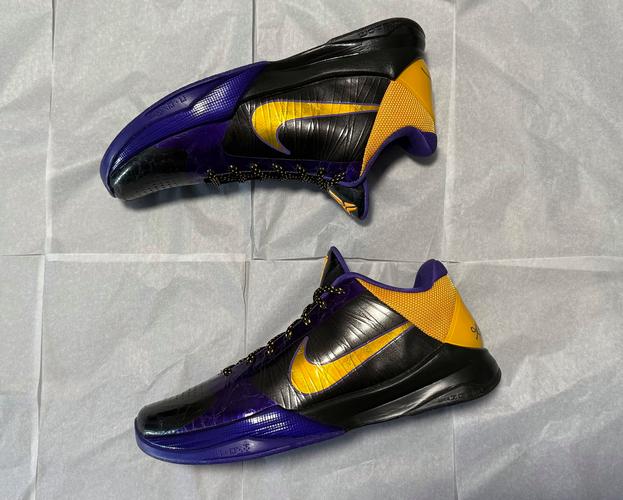 下赛季巴萨客场球衣谍照曝光：保留科比元素，配色致敬紫金湖人