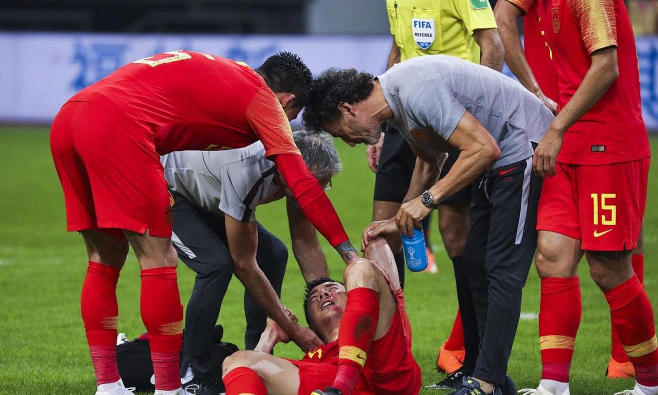 足球报：津门虎内外压力持续叠加，全队陷入前所未有的生存危机