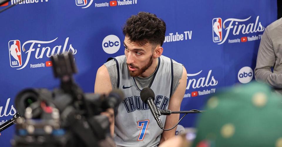 霍姆格伦：去年的季后赛经历 让我们学会了如何应对胶着的比赛