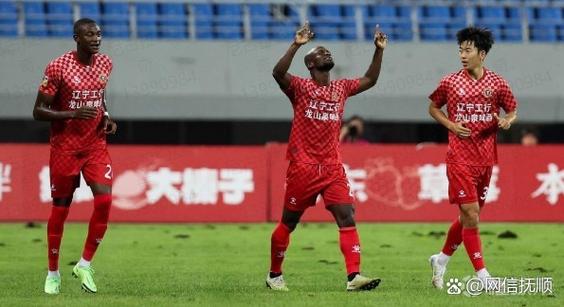 恭喜铁人外援瓦吉奇社媒晒照，向女友求婚成功