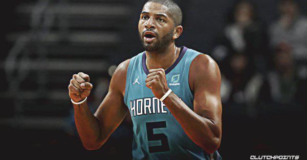 记者：克里斯是中指关节骨折 目前还不能弯曲&预计还需要两周