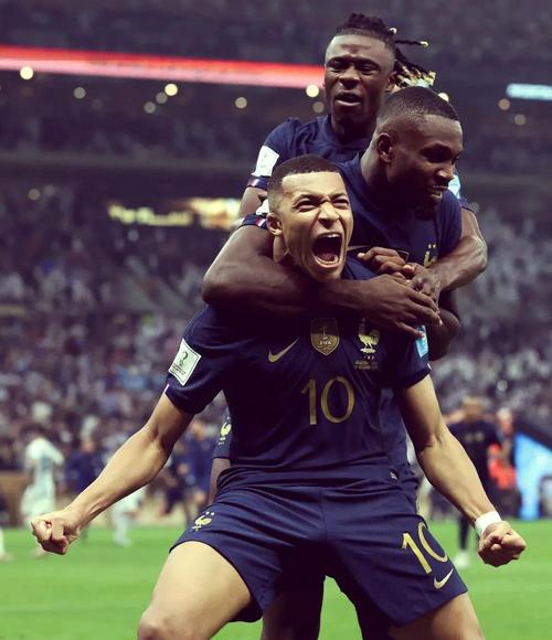 卡马文加：姆巴佩球商出众、战术理解力拉满，天生适配强队体系