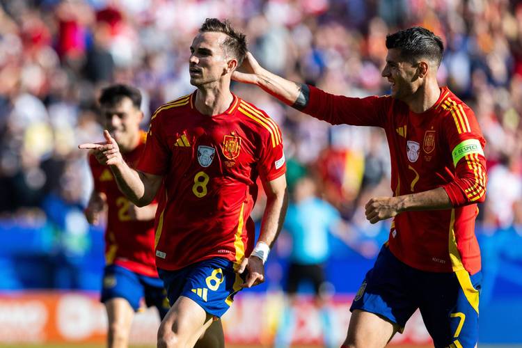 意媒：恰尔汗奥卢将出战土耳其对科索沃的比赛