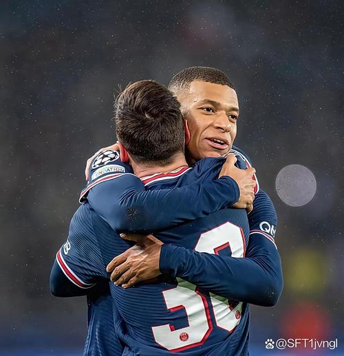 姆巴佩晒精准投球至垃圾桶视频并@NBA：给个10天短合同呗