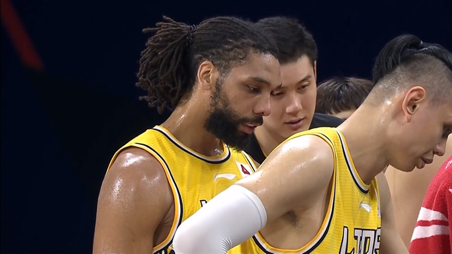 这场是奇兵！加尔扎半场首发13分钟 5投全中砍下13分2板