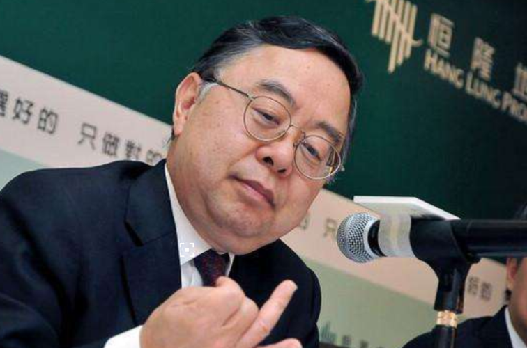 略显不满！纳帅：久攻不下队员们开始散漫，随性发挥纯属自找麻烦