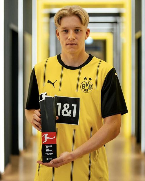 德媒：朗尼克称多特没让丘库埃梅卡学好德语，多特方面对此很诧异