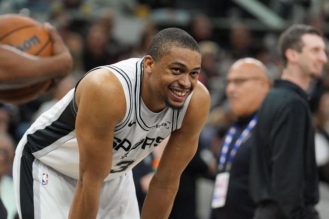 场均13.1分5.3板1.4助！凯尔登：老天保佑 我将成为最佳第六人