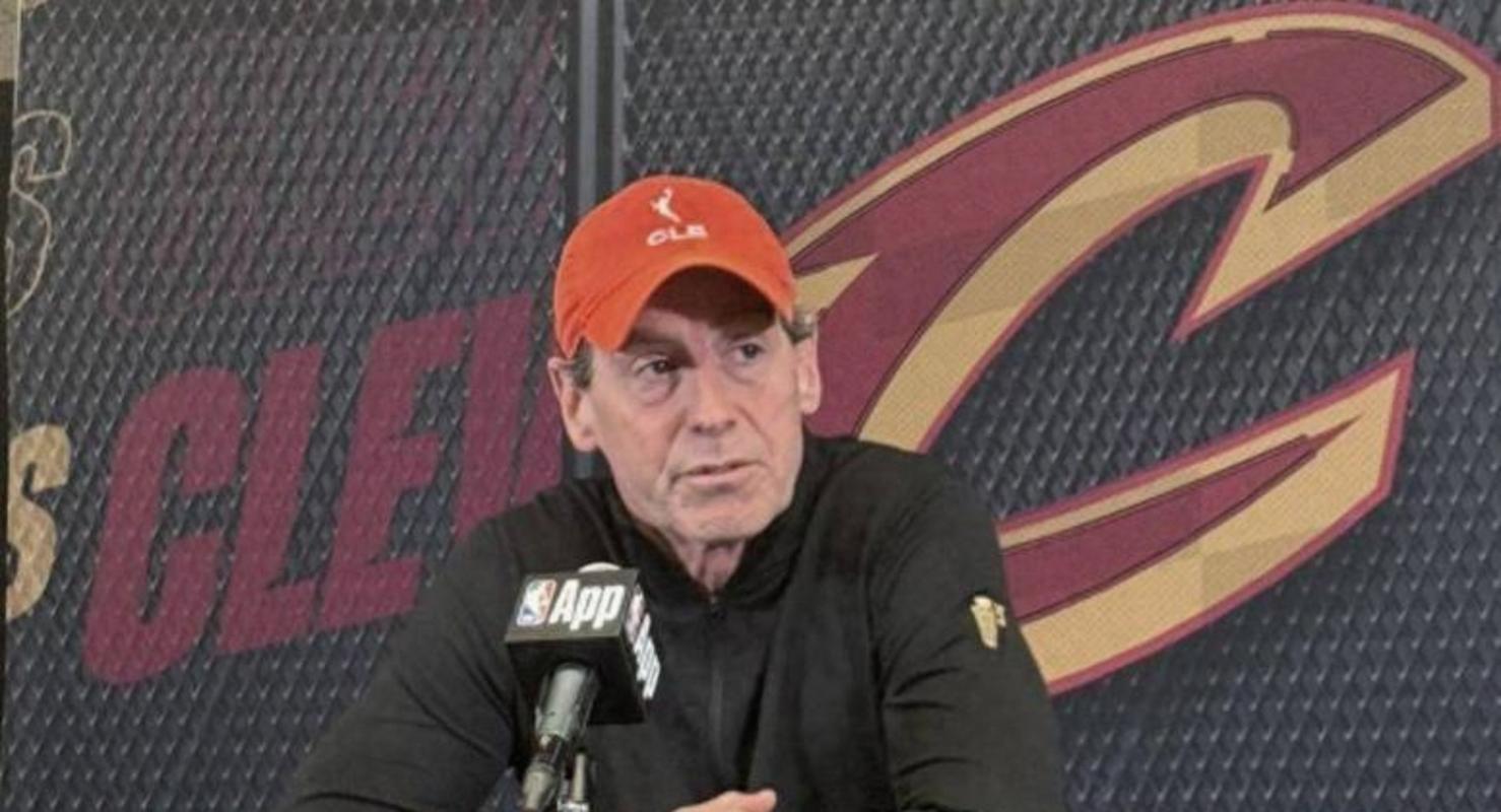 阿特金森：我们意识到今晚三分手感不行 所以让莫布里攻击内线