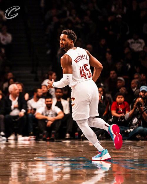 骑士队史仅2人得分30+场数破百：詹姆斯324场 米切尔103场