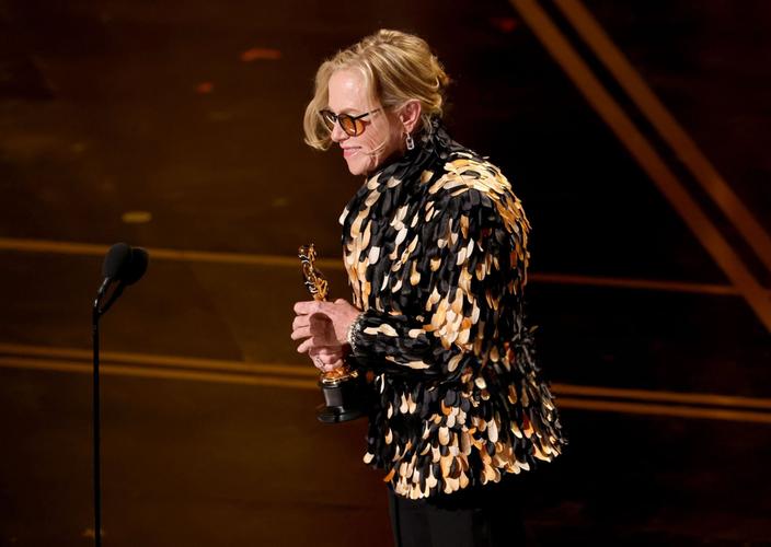 奥斯卡晒出【直播吧第3轮最佳球员】奖杯！期待一下他的采访