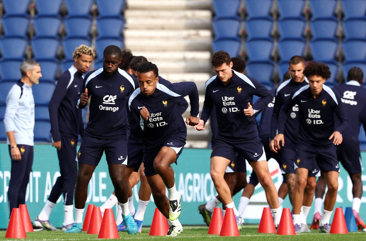 队报：法国队正在与FIFA进行沟通，申请调整世界杯的赛前日程