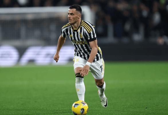 米兰官方：签下19岁前锋科斯蒂奇，球员7月1日正式加盟