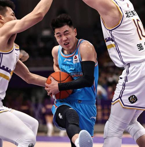 斩鲁头角！福建男篮官博晒明晚客场挑战山东预热海报