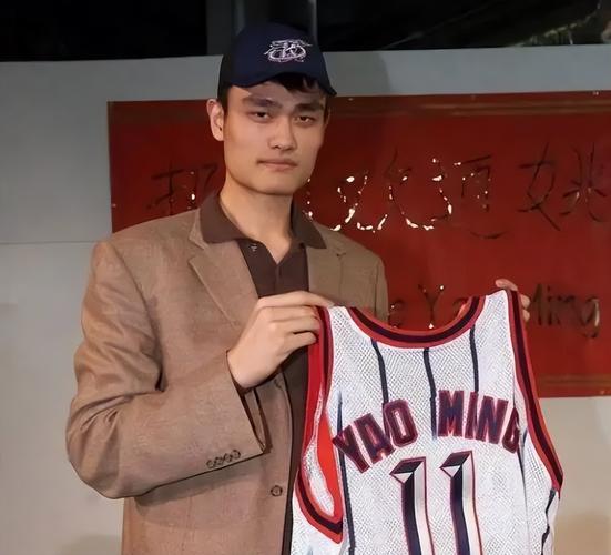 2002年的今天：姚明季后赛砍35分24板大号两双 率领上海击败吉林